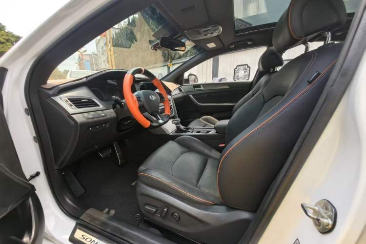 Used Hyundai Sonata 2015 1.6T DLX Prestige Model Interior 1