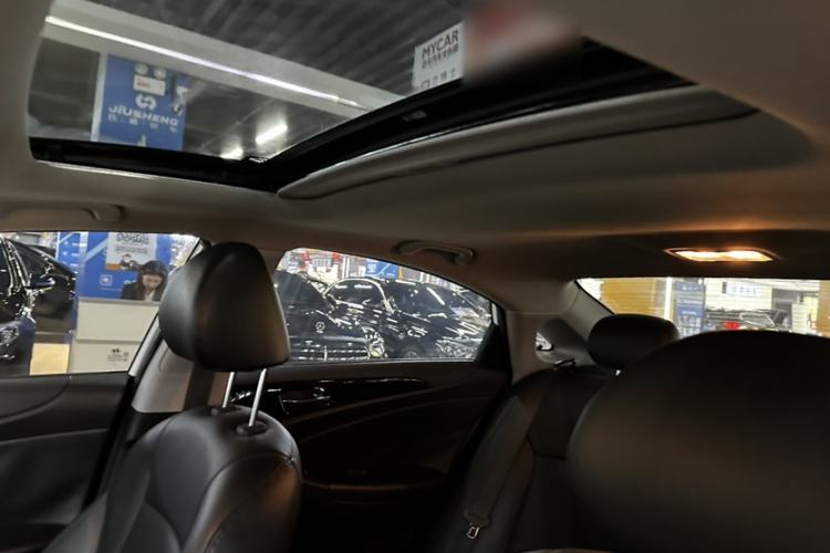 Used Hyundai Sonata 2015 Classic 2.0L Automatic Luxury Edition Interior 11