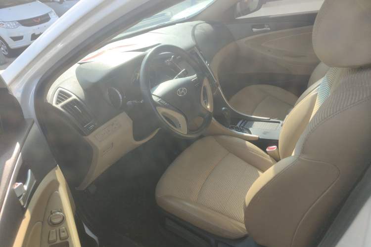 Used Hyundai Sonata 2015 Classic 2.0L Automatic Leading Edition Interior 2