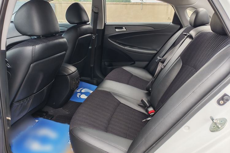 Used Hyundai Sonata 2015 Classic 2.0L Automatic Leading Edition Interior 2