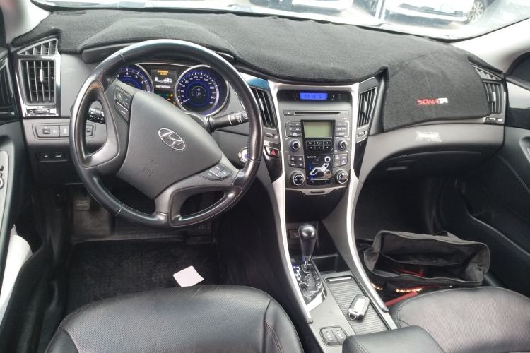 Used Hyundai Sonata 2015 Classic 2.0L Automatic Luxury Edition Interior 2