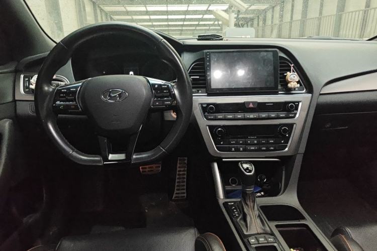 Used Hyundai Sonata 2015 1.6T DLX Prestige Model Interior 2