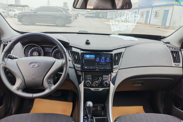 Used Hyundai Sonata 2015 Classic 2.0L Automatic Leading Edition Interior 3