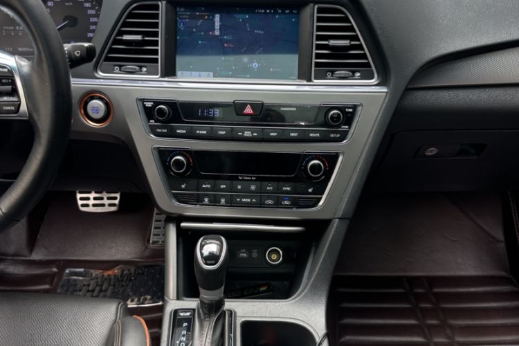 Used Hyundai Sonata 2015 1.6T GLX Advanced Model Interior 3