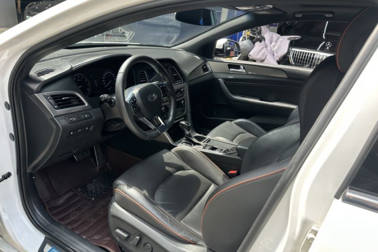 Used Hyundai Sonata 2015 1.6T GLX Advanced Model Interior 4