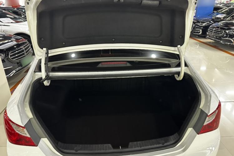 Used Hyundai Sonata 2015 Classic 2.0L Automatic Luxury Edition Interior 6