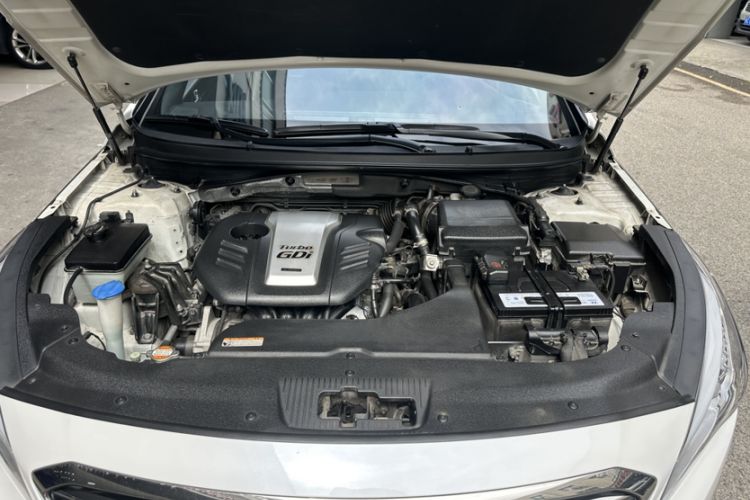 Used Hyundai Sonata 2015 1.6T GLX Advanced Model Interior 8