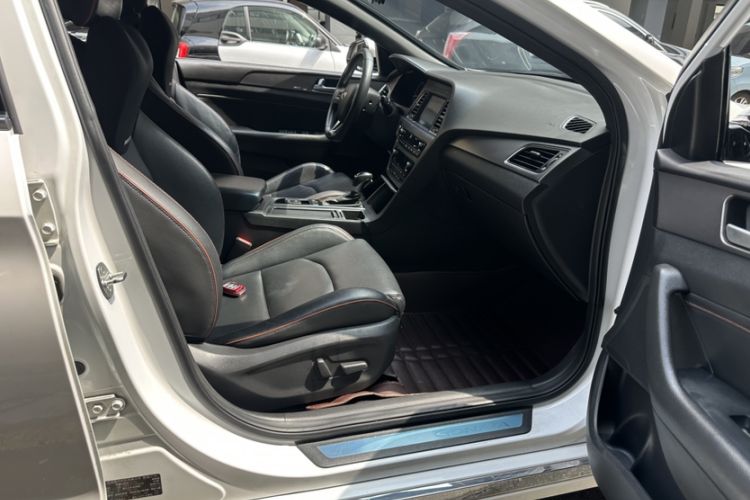 Used Hyundai Sonata 2015 1.6T GLX Advanced Model Interior 9