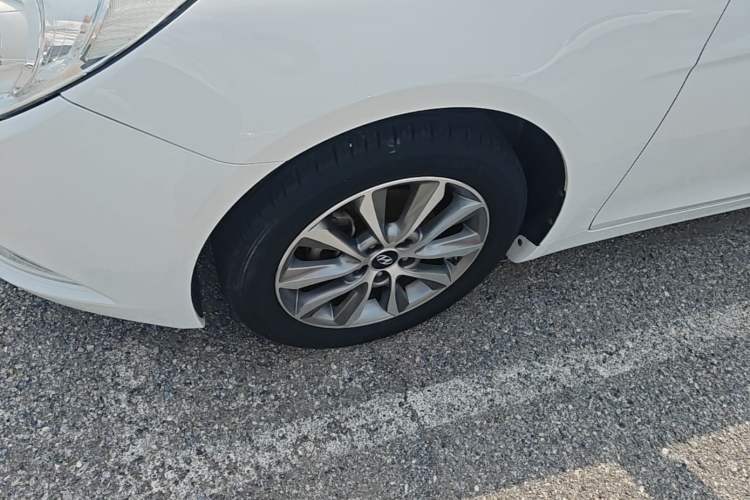 Used Hyundai Sonata 2015 Classic 2.0L Automatic Leading Edition Left Front Wheel Hub