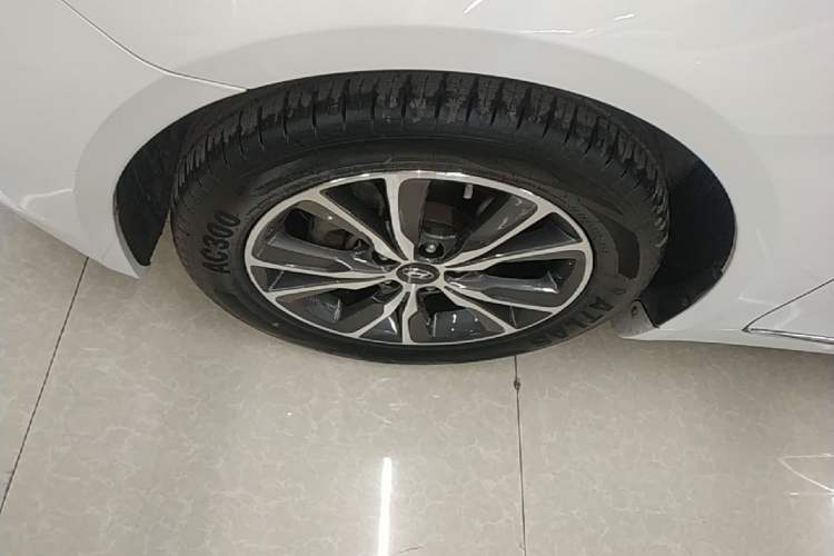 Used Hyundai Sonata 2015 Classic 2.4L Automatic Leading Edition China IV Standard Left Front Wheel Hub