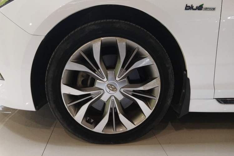 Used Hyundai Sonata 2015 1.6T DLX Prestige Model Left Front Wheel Hub