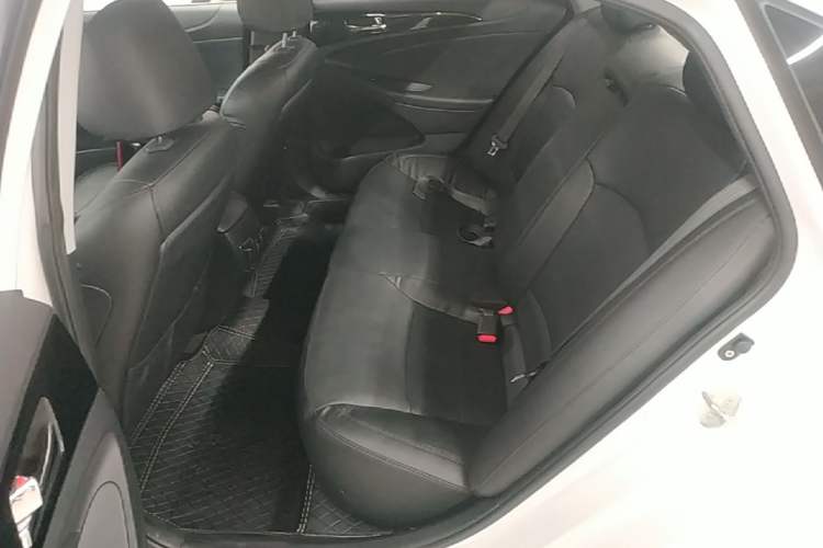 Used Hyundai Sonata 2015 Classic 2.4L Automatic Leading Edition China IV Standard Left Rear Seat