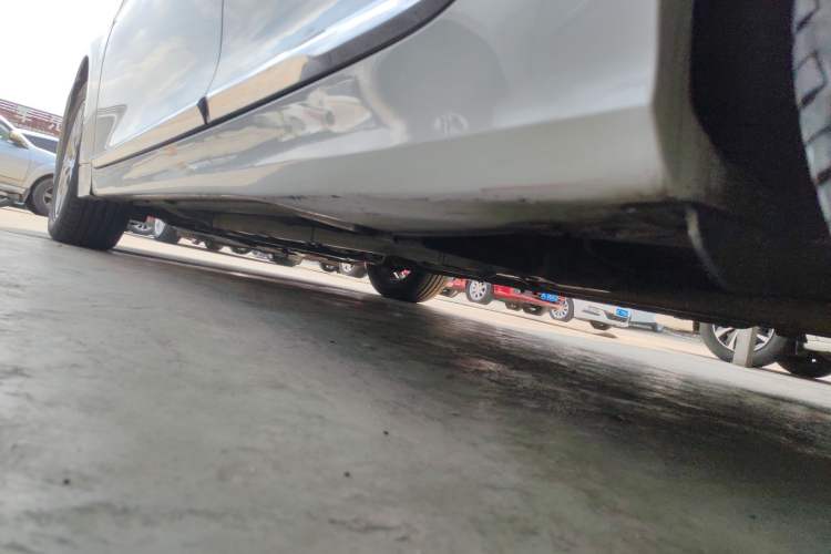 Used Hyundai Sonata 2015 Classic 2.0L Automatic Luxury Edition Left Side Sill