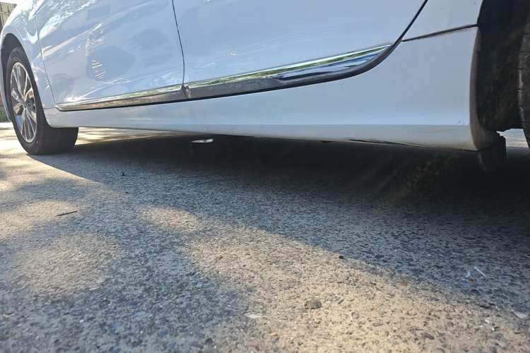 Used Hyundai Sonata 2015 Classic 2.0L Automatic Luxury Edition Left Side Sill