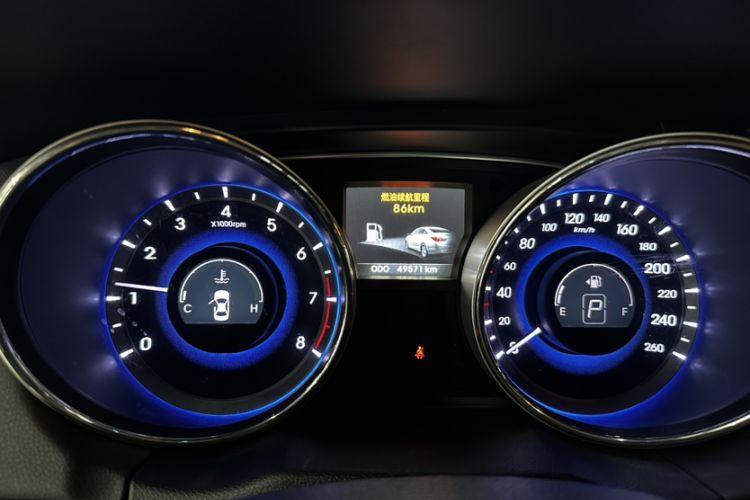 Used Hyundai Sonata 2015 Classic 2.0L Automatic Luxury Edition Odometer Close Up