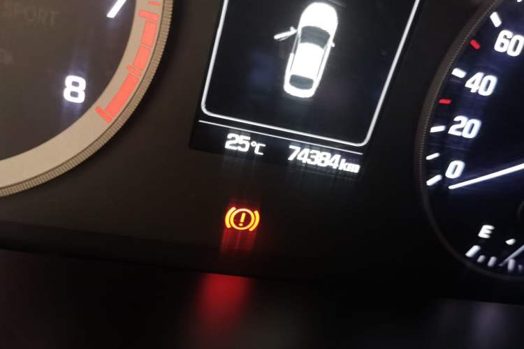Used Hyundai Sonata 2015 1.6T GLS Smart Model Odometer Close Up
