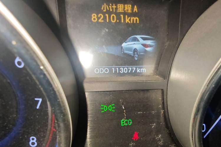 Used Hyundai Sonata 2015 Classic 2.0L Automatic Luxury Edition Odometer Close Up
