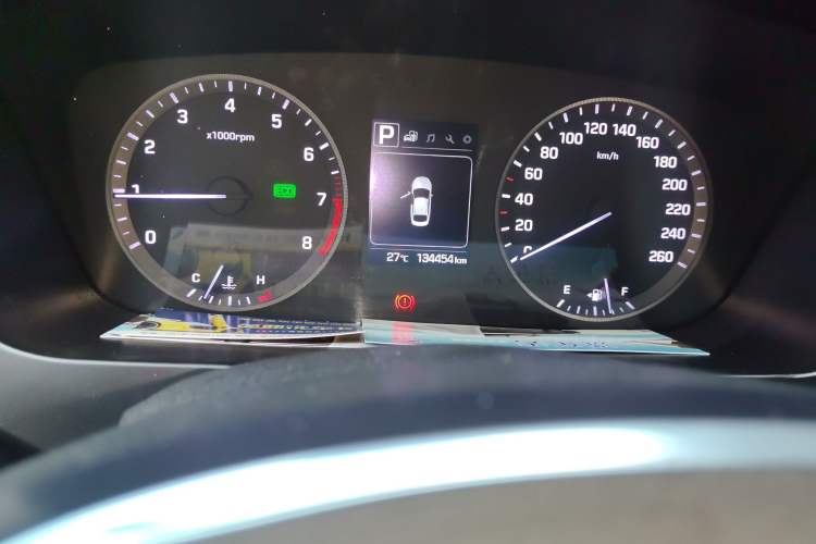 Used Hyundai Sonata 2015 1.6T GLS Smart Model Odometer Close Up
