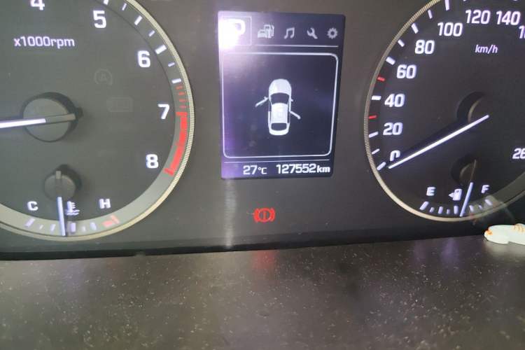 Used Hyundai Sonata 2015 1.6T GX Comfort Model Odometer Close Up