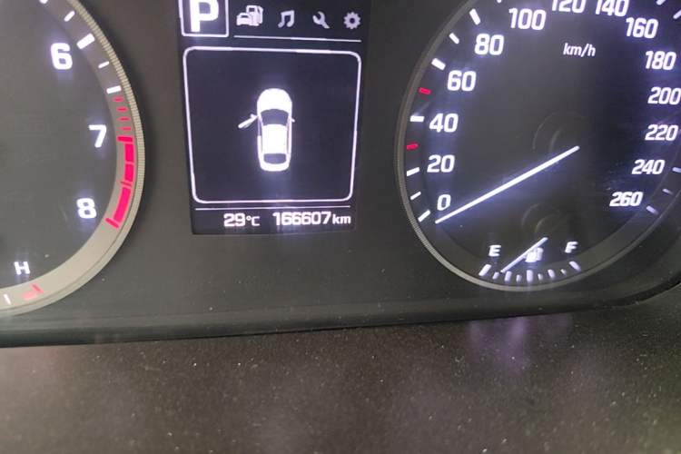 Used Hyundai Sonata 2015 1.6T GX Comfort Model Odometer Close Up
