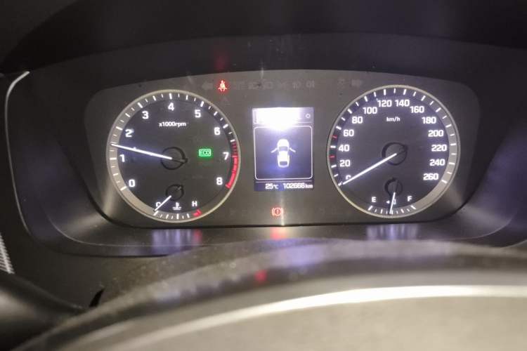 Used Hyundai Sonata 2015 1.6T GLS Smart Model Odometer Close Up