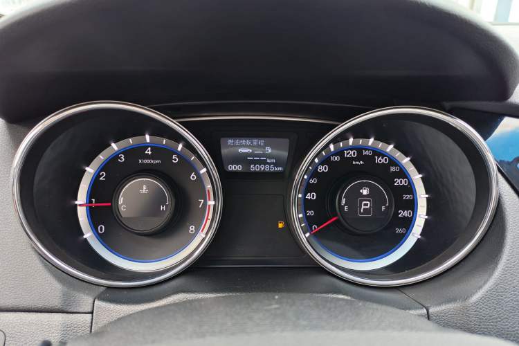 Used Hyundai Sonata 2015 Classic 2.0L Automatic Leading Edition Odometer Close Up