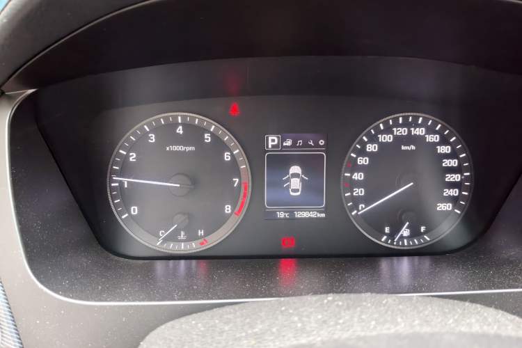 Used Hyundai Sonata 2015 1.6T GLS Smart Model Odometer Close Up