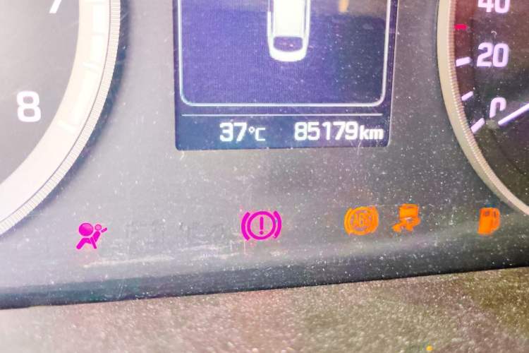 Used Hyundai Sonata 2015 1.6T GLS Smart Model Odometer Close Up