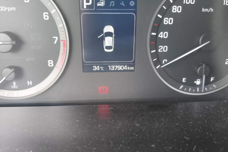 Used Hyundai Sonata 2015 1.6T GLS Smart Model Odometer Close Up