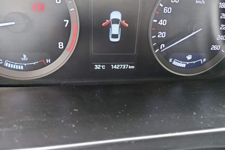 Used Hyundai Sonata 2015 1.6T GLX Advanced Model Odometer Close Up