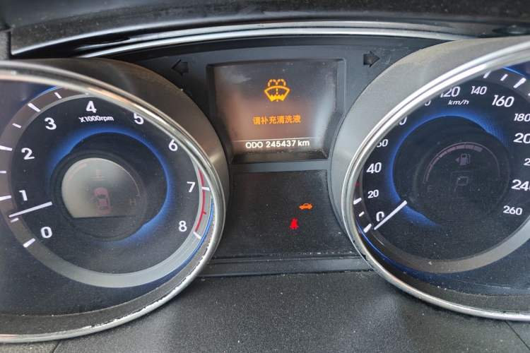 Used Hyundai Sonata 2015 Classic 2.0L Automatic Luxury Edition Odometer Close Up