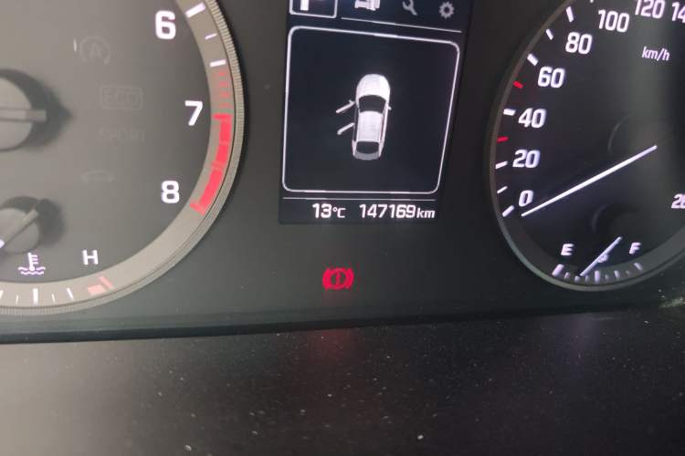Used Hyundai Sonata 2015 1.6T GLS Smart Model Odometer Close Up