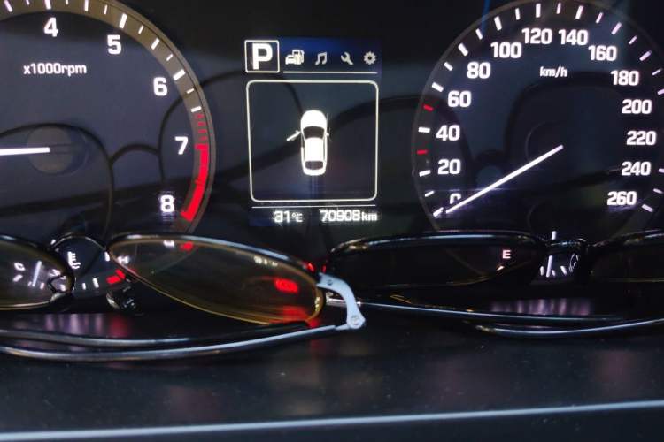 Used Hyundai Sonata 2015 1.6T GLS Smart Model Odometer Close Up