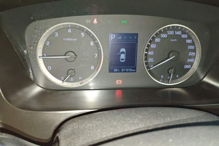 Used Hyundai Sonata 2015 1.6T GLS Smart Model Odometer Close Up