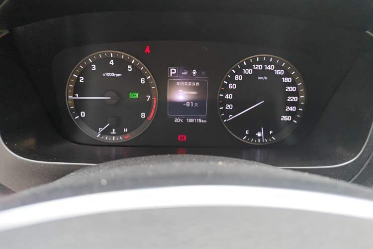 Used Hyundai Sonata 2015 1.6T GLS Smart Model Odometer Close Up