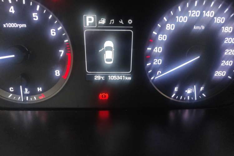 Used Hyundai Sonata 2015 1.6T GLS Smart Model Odometer Close Up
