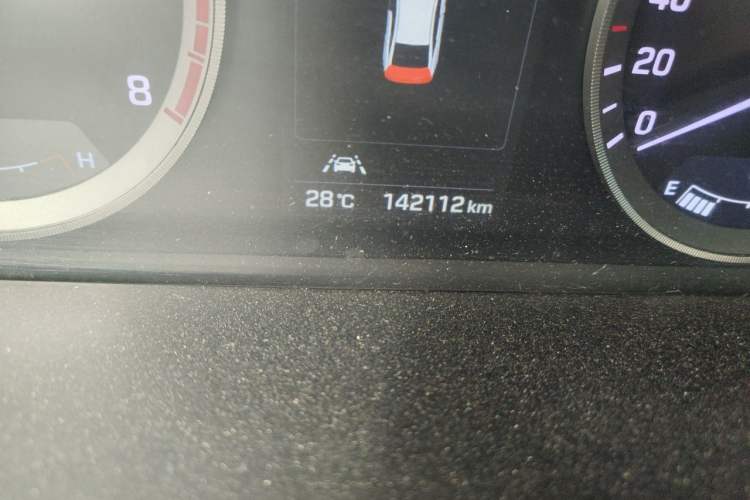 Used Hyundai Sonata 2015 1.6T DLX Prestige Model Odometer Close Up