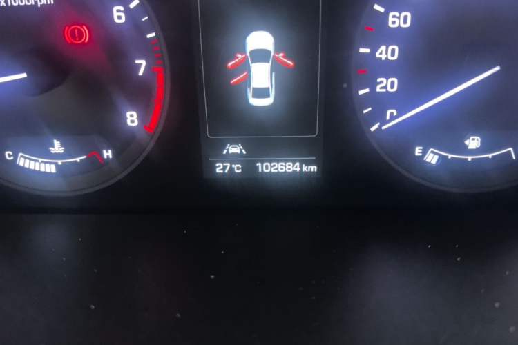 Used Hyundai Sonata 2015 1.6T DLX Prestige Model Odometer Close Up