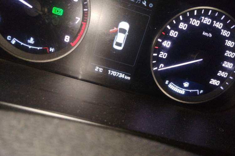 Used Hyundai Sonata 2015 2.4L LUX Ultimate Trim Odometer Close Up