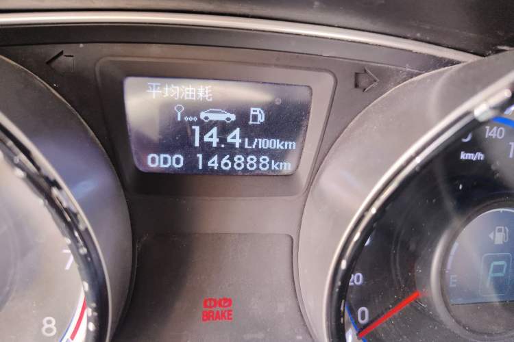 Used Hyundai Sonata 2015 Classic 2.0L Automatic Luxury Edition Odometer Close Up