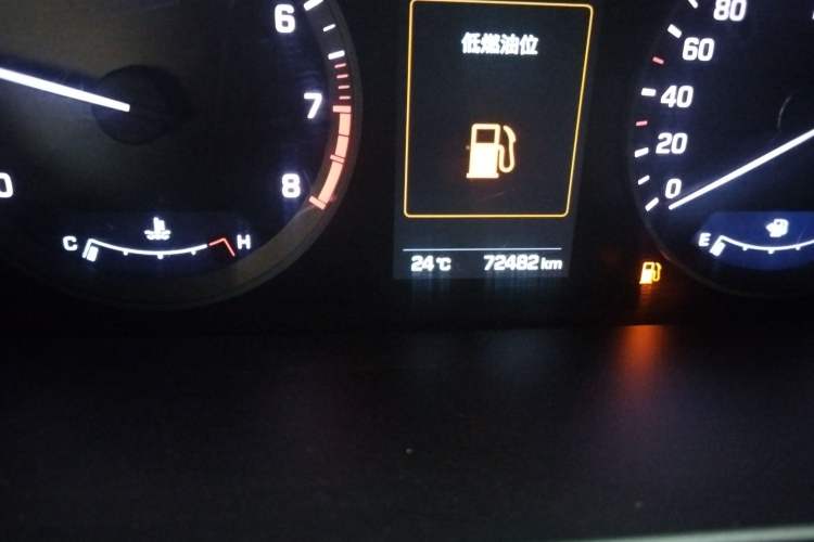Used Hyundai Sonata 2015 1.6T DLX Prestige Model Odometer Close Up