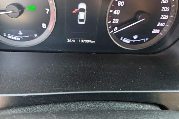 Used Hyundai Sonata 2015 1.6T GLX Advanced Model Odometer Close Up