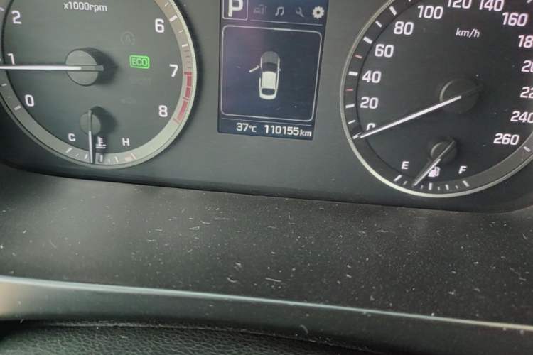 Used Hyundai Sonata 2015 1.6T GLS Smart Model Odometer Close Up