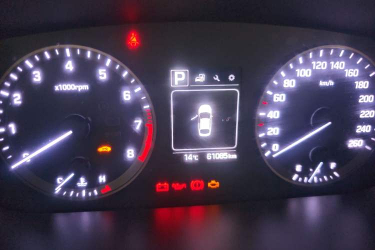 Used Hyundai Sonata 2015 1.6T GLS Smart Model Odometer Close Up