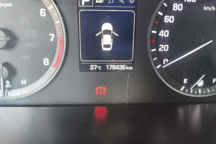 Used Hyundai Sonata 2015 1.6T GLS Smart Model Odometer Close Up