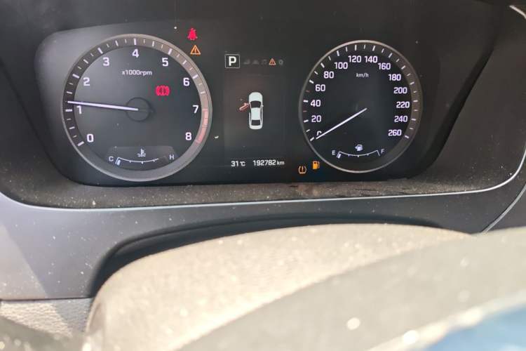 Used Hyundai Sonata 2015 1.6T DLX Prestige Model Odometer Close Up