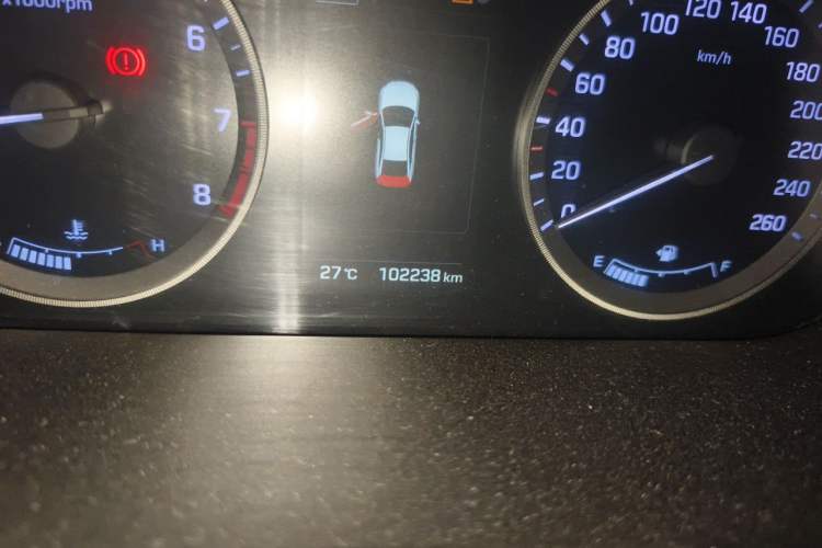 Used Hyundai Sonata 2015 1.6T DLX Prestige Model Odometer Close Up