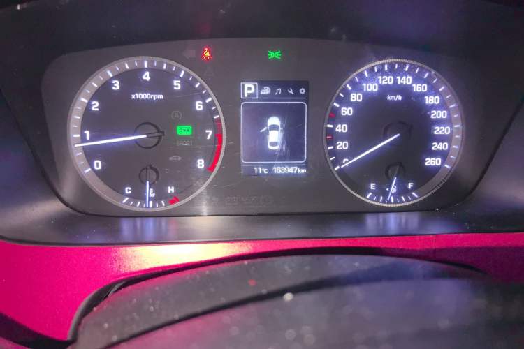 Used Hyundai Sonata 2015 1.6T GLS Smart Model Odometer Close Up