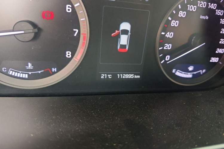 Used Hyundai Sonata 2015 1.6T DLX Prestige Model Odometer Close Up
