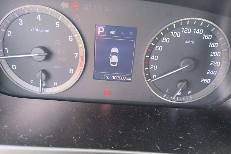 Used Hyundai Sonata 2015 1.6T GLS Smart Model Odometer Close Up
